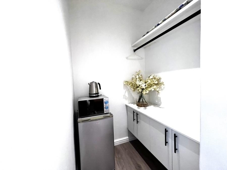 To Let 1 Bedroom Property for Rent in Sandown Western Cape